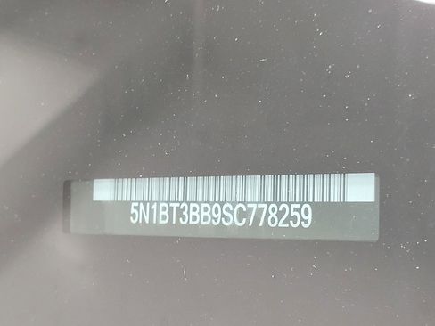 Used 2025 Nissan Rogue SV image 28