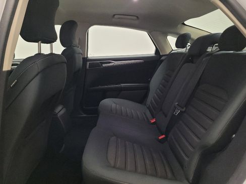 Used 2018 Ford Fusion SE FWD image 18