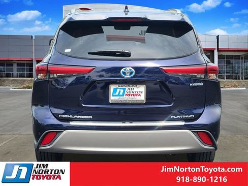 Used 2021 Toyota Highlander Platinum FWD image 7
