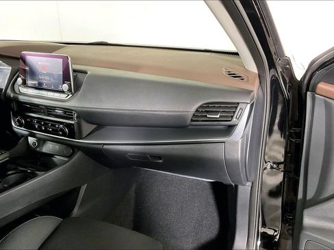 Used 2023 Nissan Rogue S AWD/4WD image 16