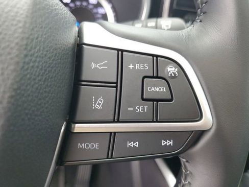 Used 2024 Toyota Highlander XLE image 27