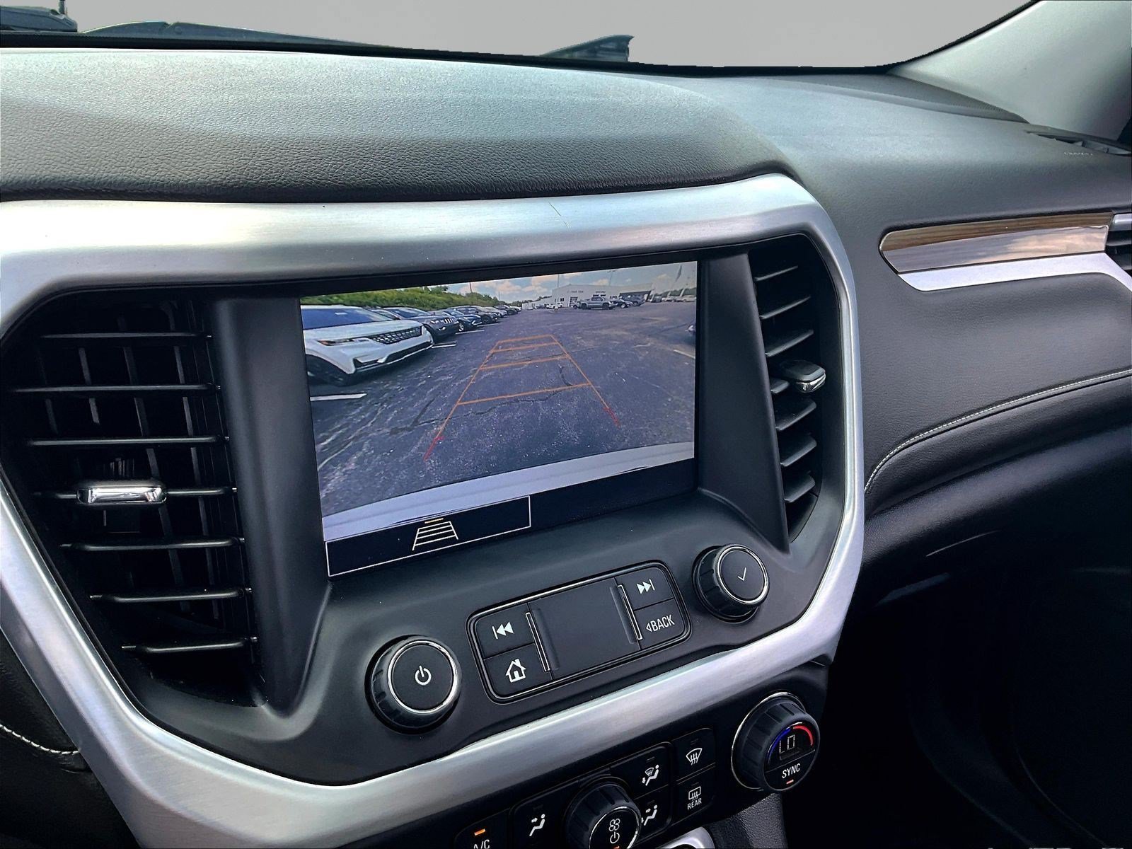 Used 2022 GMC Acadia SLE w/ Driver Convenience Package FWD image 14