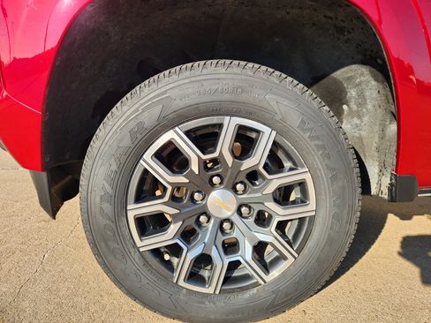 Used 2023 Chevrolet Colorado LT w/ LT Convenience Package III image 11