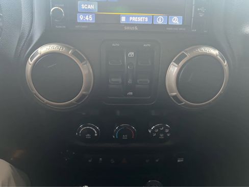 Used 2017 Jeep Wrangler 75th Anniversary image 26