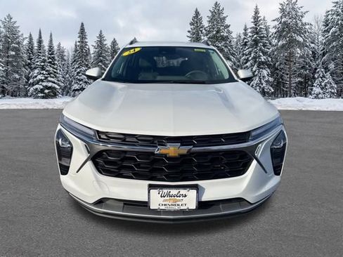 Used 2024 Chevrolet Trax LT image 9