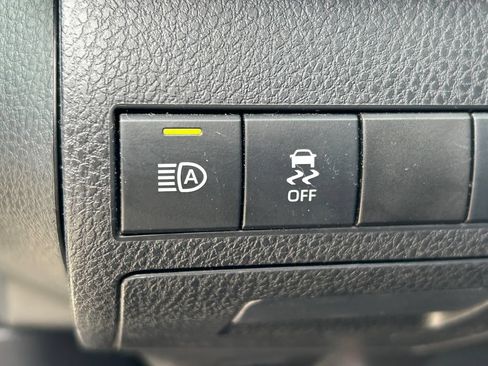 Used 2021 Toyota Camry SE FWD image 22