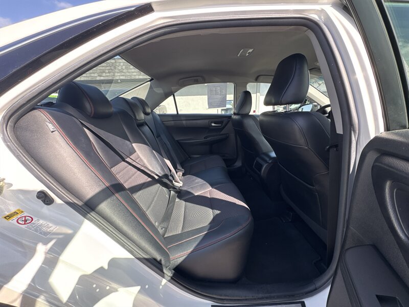 Used 2017 Toyota Camry SE w/ Protection Package (Q2) FWD image 32