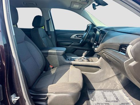 Used 2020 Chevrolet Traverse LT image 30