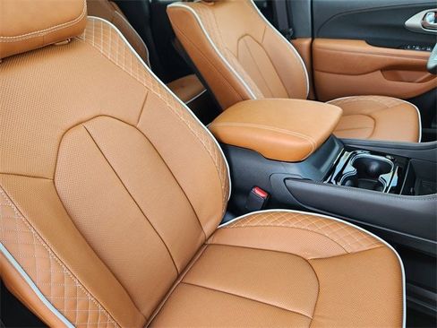 New 2026 Chrysler Pacifica Pinnacle image 10