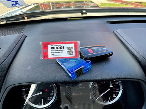 Used 2022 Toyota Highlander XLE image 32