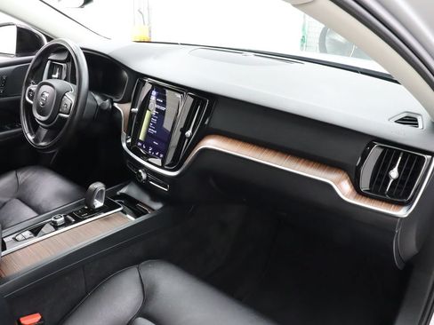 Used 2022 Volvo S60 B5 Momentum w/ Premium Package AWD/4WD image 29