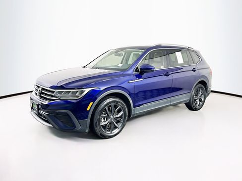 Used 2023 Volkswagen Tiguan SE FWD image 3