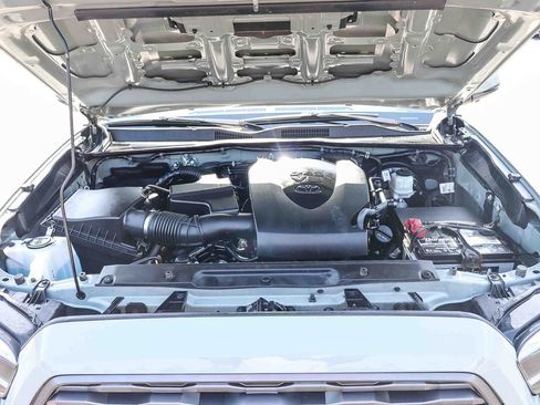Used 2022 Toyota Tacoma TRD Sport w/ TRD Premium Sport Package AWD/4WD image 33