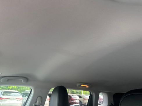 Used 2018 Jeep Compass Latitude w/ Popular Equipment Group FWD image 13