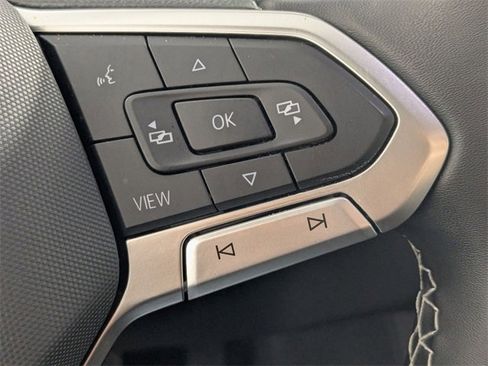 Used 2022 Volkswagen Tiguan SE image 17