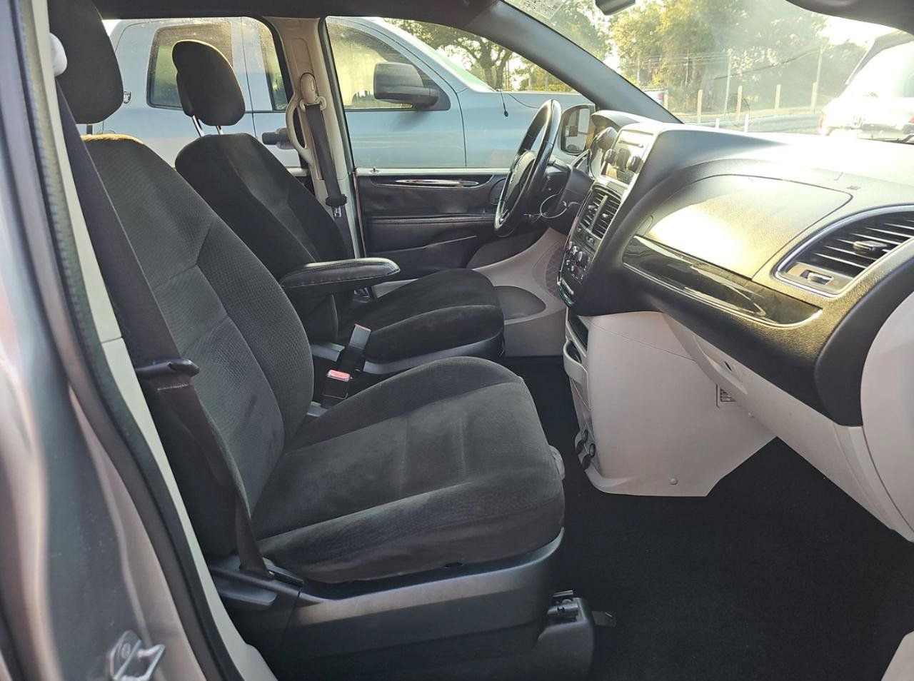 Used 2015 Dodge Grand Caravan SE FWD image 10