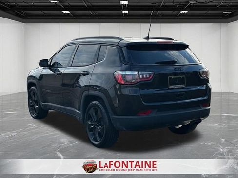 Used 2019 Jeep Compass Latitude FWD image 3