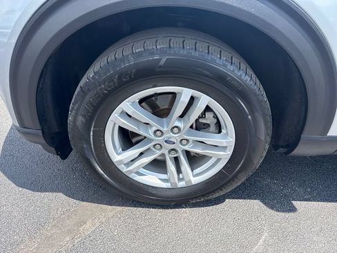 Used 2023 Ford Explorer XLT w/ Equipment Group 202A AWD/4WD image 24
