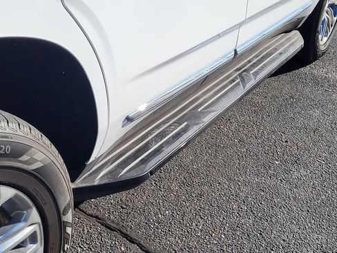 Used 2023 GMC Yukon SLT image 7