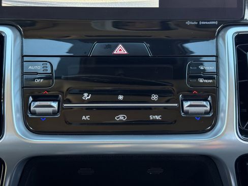 Used 2021 Kia Sorento SX image 19
