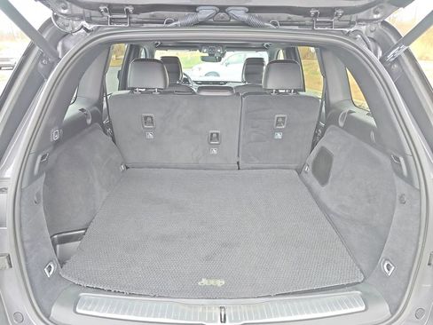 Used 2025 Jeep Grand Cherokee Summit AWD/4WD image 12