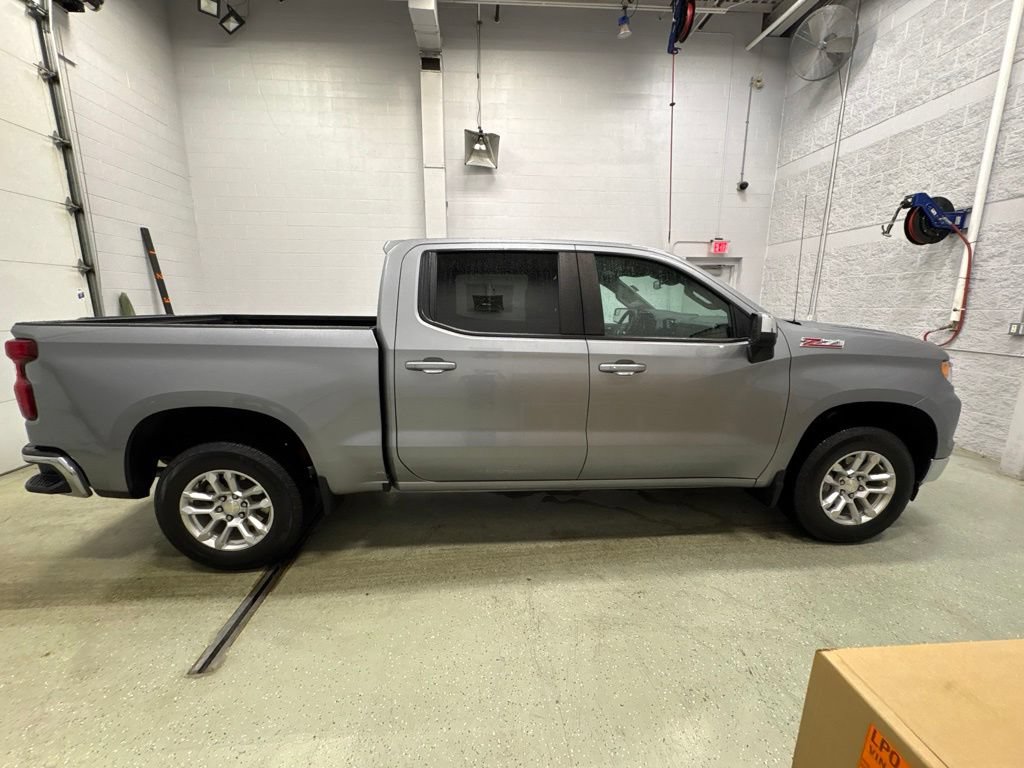 Used 2024 Chevrolet Silverado 1500 LT AWD/4WD image 3