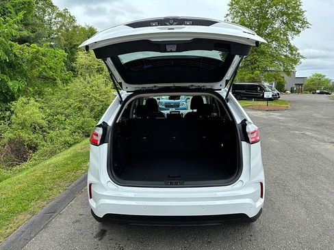 New 2024 Ford Edge SE w/ Black Appearance Package image 9
