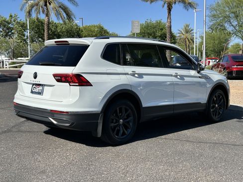 Used 2024 Volkswagen Tiguan SE FWD image 4