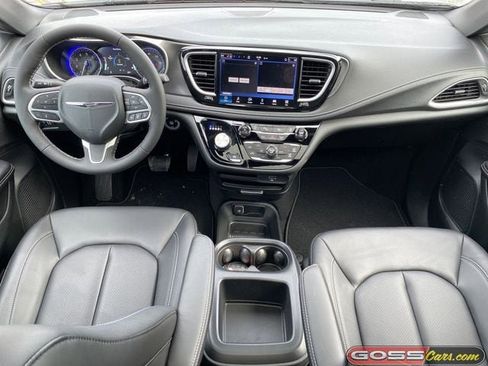 New 2026 Chrysler Pacifica Select image 10