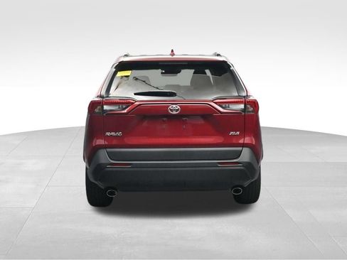 Used 2022 Toyota RAV4 XLE Premium FWD image 4