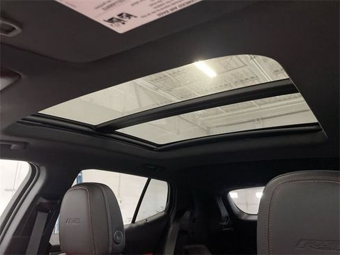 New 2025 Chevrolet Equinox EV RS w/ Convenience Package II image 24