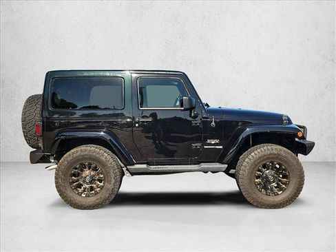 Used 2018 Jeep Wrangler Sahara w/ Connectivity Group AWD/4WD image 4