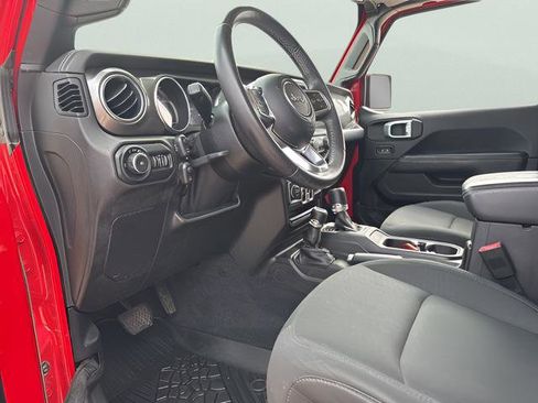 Used 2019 Jeep Wrangler Unlimited Sahara AWD/4WD image 14
