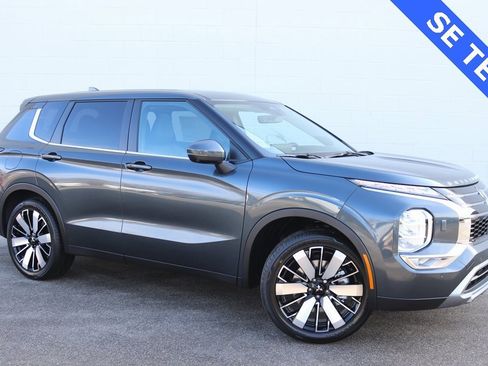 New 2026 Mitsubishi Outlander SE image 1