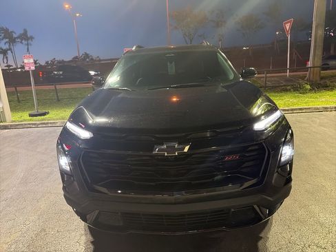 Used 2025 Chevrolet Equinox RS FWD image 2