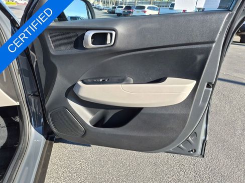 Used 2025 Hyundai Venue SEL image 27