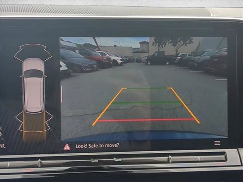 Used 2025 Volkswagen Atlas SE image 13