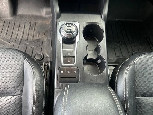 Used 2020 Ford Escape Titanium image 10