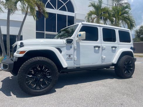 Used 2023 Jeep Wrangler Unlimited Sahara AWD/4WD image 33