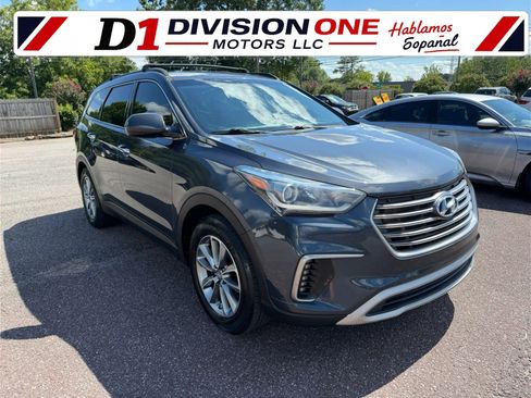 Used 2017 Hyundai Santa Fe SE FWD image 4