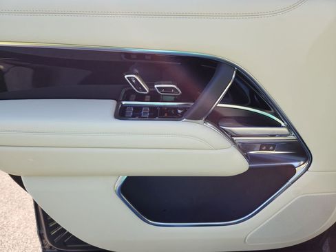 New 2026 Land Rover Range Rover SE image 24