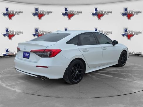 Used 2023 Honda Civic Sport image 3