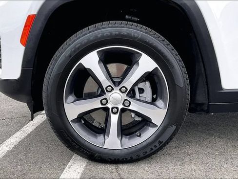 Used 2023 Jeep Grand Cherokee 4WD 4xe image 8