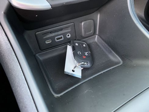 Used 2022 GMC Terrain SLT w/ Infotainment Package II image 33