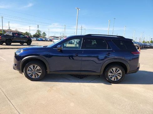 Certified 2025 Nissan Pathfinder SV image 8