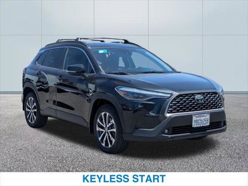 Used 2022 Toyota Corolla Cross XLE w/ Convenience Package AWD/4WD image 4