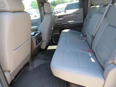 Used 2024 Chevrolet Silverado 1500 LTZ AWD/4WD image 8