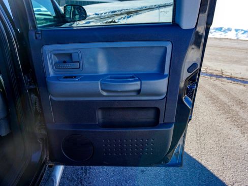 Used 2011 Dodge Dakota 4WD Crew Cab SXT image 25