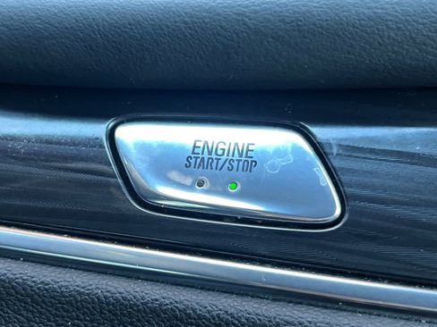 Used 2022 Buick Enclave Essence image 25