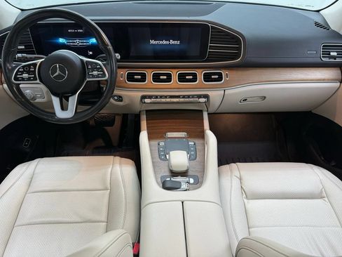 Used 2021 Mercedes-Benz GLS 450 4MATIC image 2